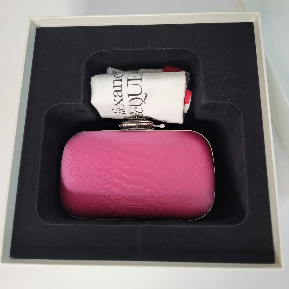 Alexander McQueen butterfly clutch pink NEW IN BOX with tags satin python stamp - Picture 7 of 7